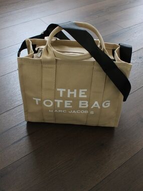 Marc Jacobs Tan Canvas The Tote Bag Messenger
